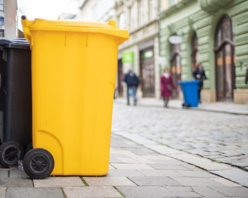 Виды и характеристики уличных урн для мусора