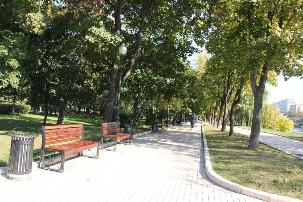 Парк у Новодевичьего монастыря - фото 4